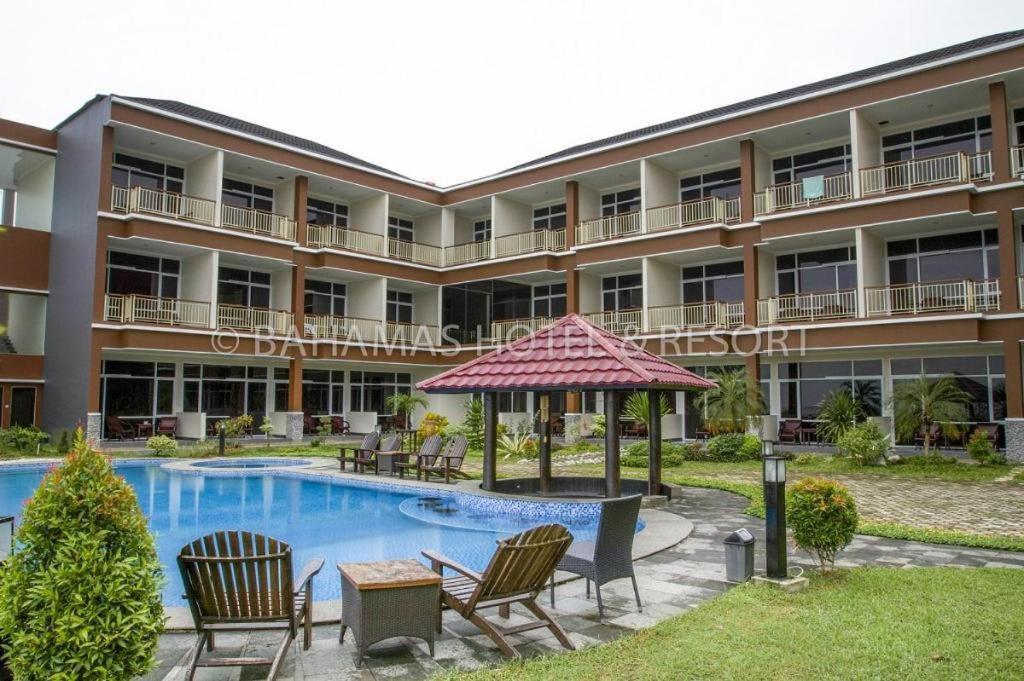 Bahamas Hotel & Resort Tanjung Pandan Exterior photo