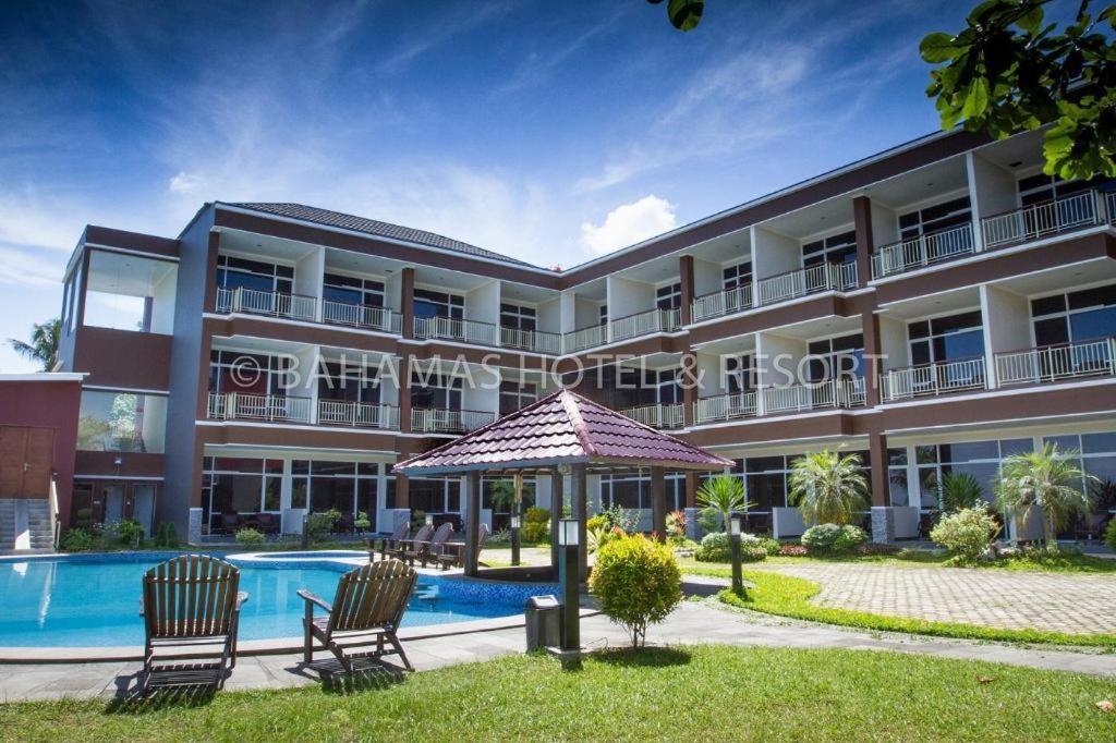 Bahamas Hotel & Resort Tanjung Pandan Exterior photo