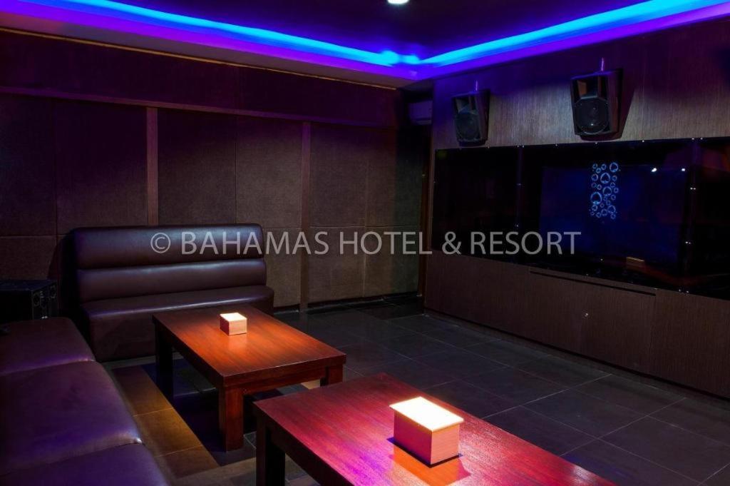 Bahamas Hotel & Resort Tanjung Pandan Exterior photo