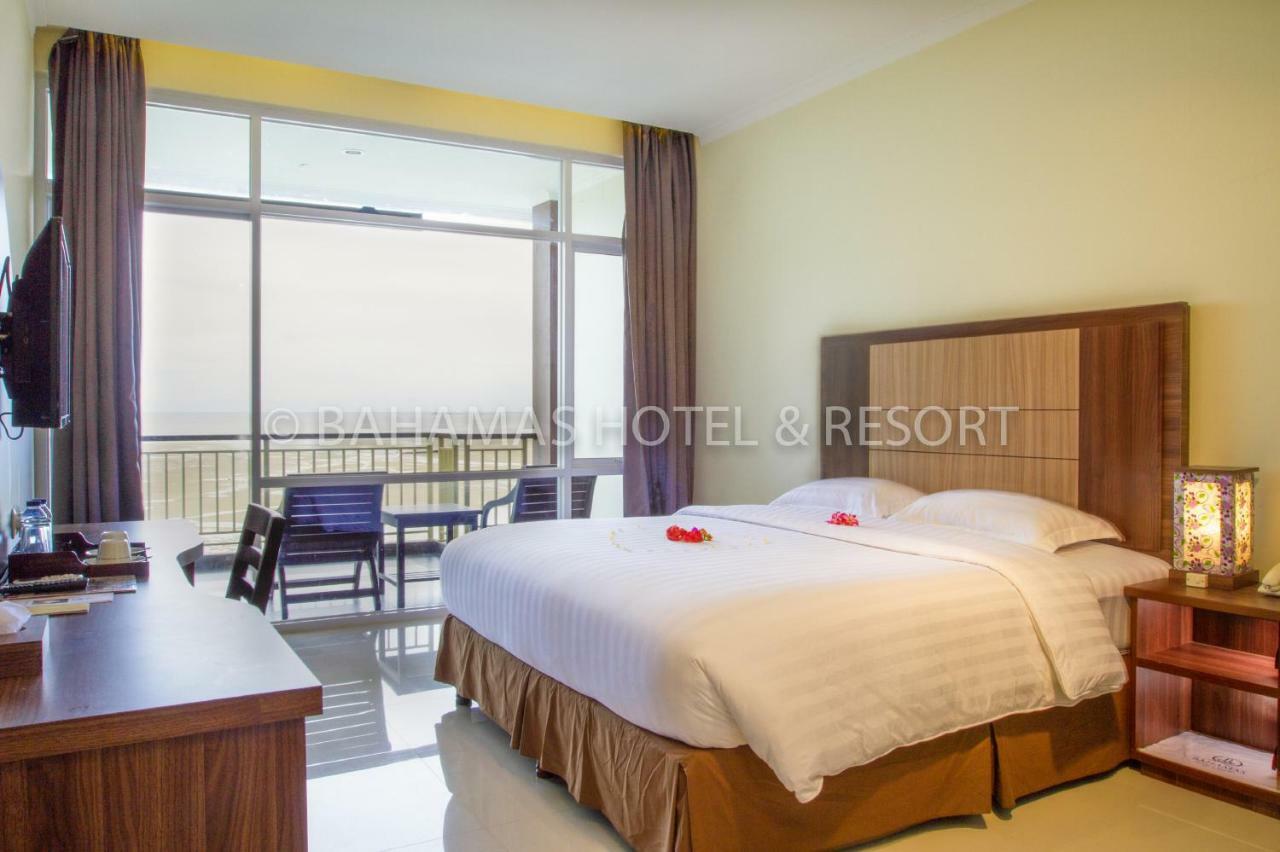 Bahamas Hotel & Resort Tanjung Pandan Exterior photo