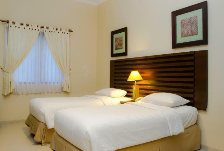 Bahamas Hotel & Resort Tanjung Pandan Exterior photo