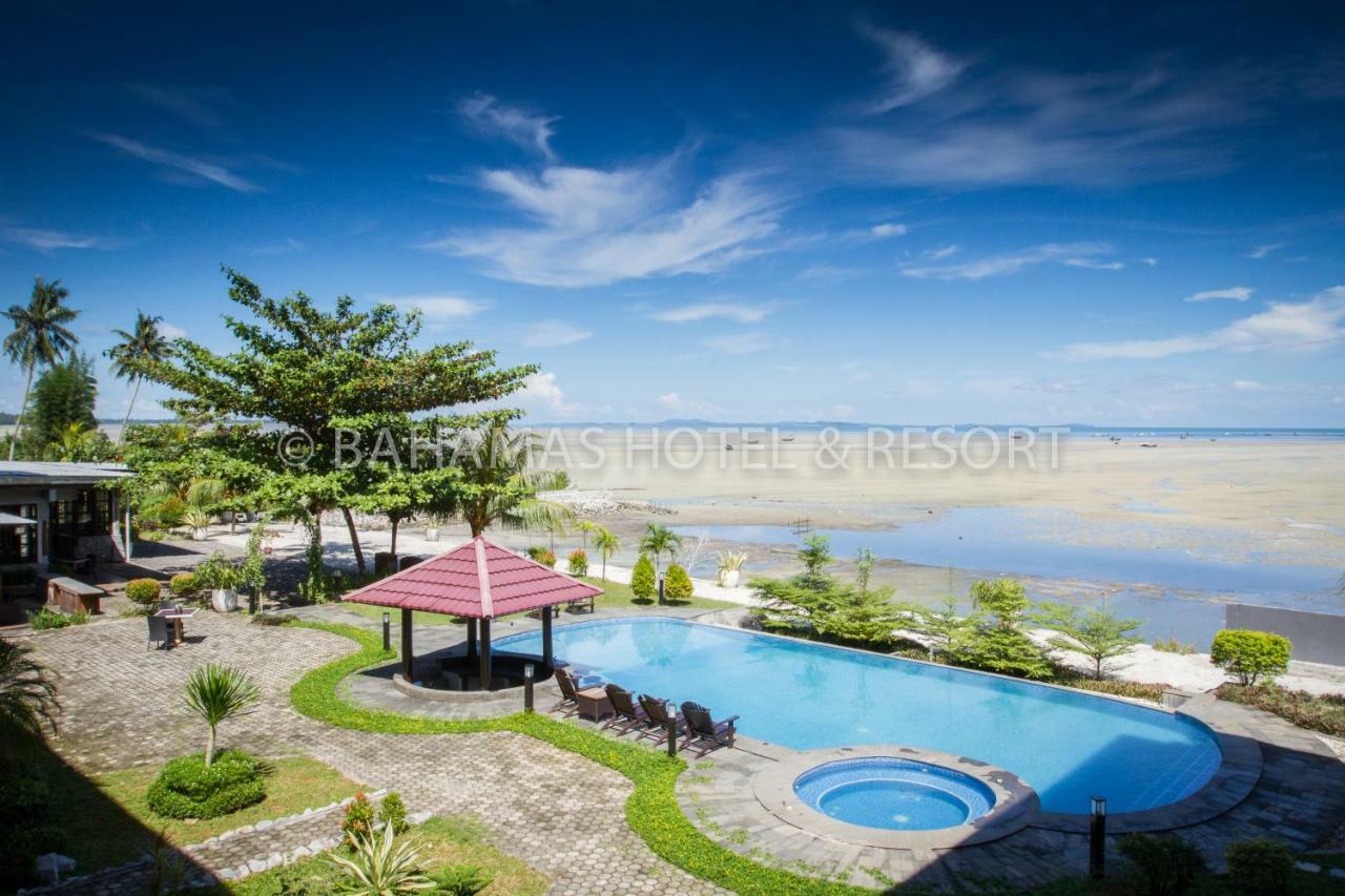 Bahamas Hotel & Resort Tanjung Pandan Exterior photo
