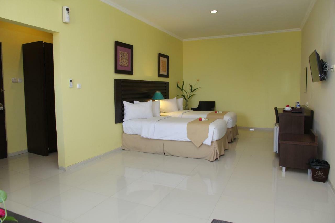 Bahamas Hotel & Resort Tanjung Pandan Exterior photo