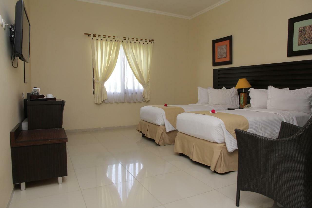 Bahamas Hotel & Resort Tanjung Pandan Exterior photo